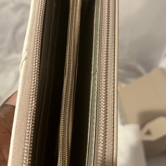 Yani J’adore Elegant Beige and White Women's Bag 2 Piece Set - Picture 8 of 8